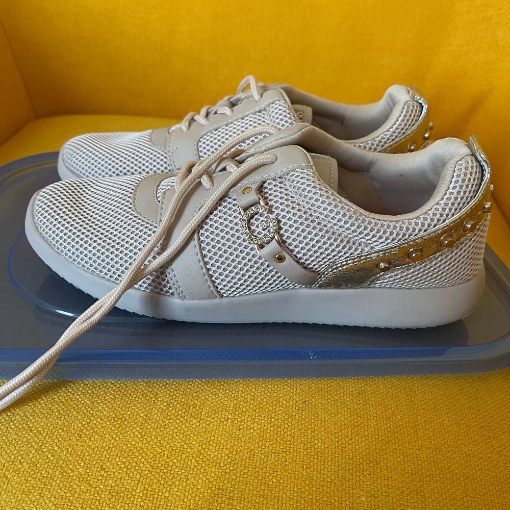 Sneackers Guess brand size 7